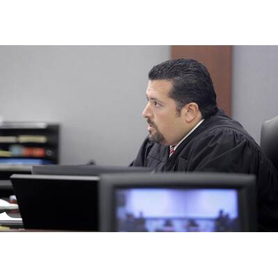 Paris Hilton: Im Barbie-Look vor Gericht