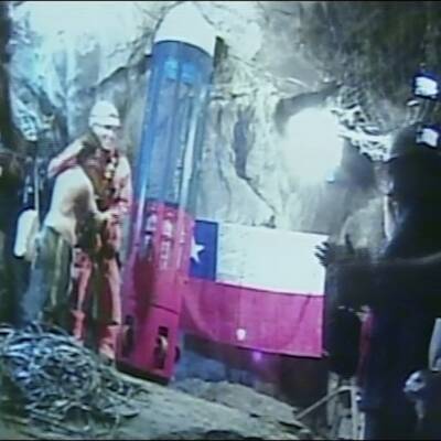 Kumpel-Retter wird von Opfern begrüßt 