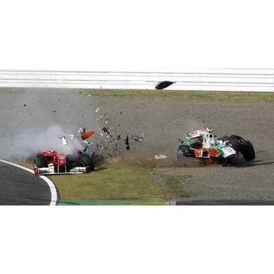 Horror-Crash: Massa räumt Liuzzi ab