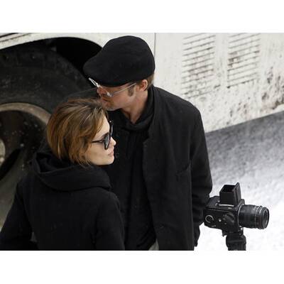 Angelina Jolie kriegt nicht genug von Brillenschlange Brad Pitt