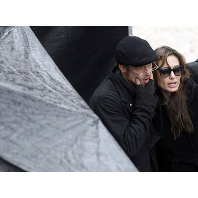 Angelina Jolie kriegt nicht genug von Brillenschlange Brad Pitt