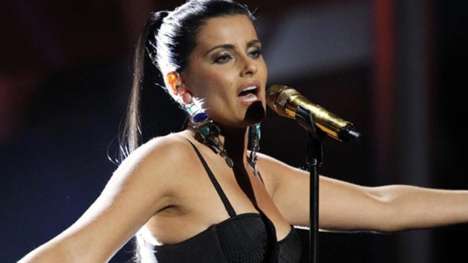 Nelly Furtado spendet GaddafiMillion stars24