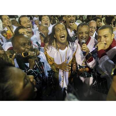 Hier geht's rund: Stars beim Karneval in Rio de Janeiro