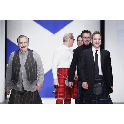 Kilt-Modeschau: Mr. Big zeigt, was Mann drunter trägt