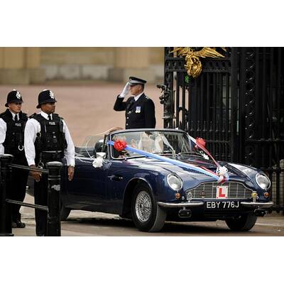 William und Kate: Abfahrt im Cabrio