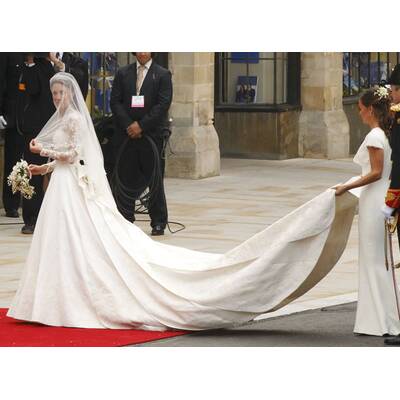 Herzogin von Cambridge: Kate in Traumkleid vor Traualtar
