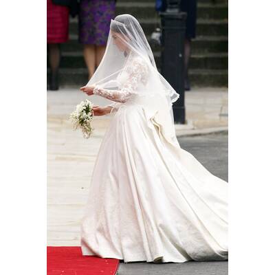 Herzogin von Cambridge: Kate in Traumkleid vor Traualtar