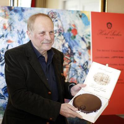 Christian Ludwig Attersee designt neue Sachertorten-Kiste