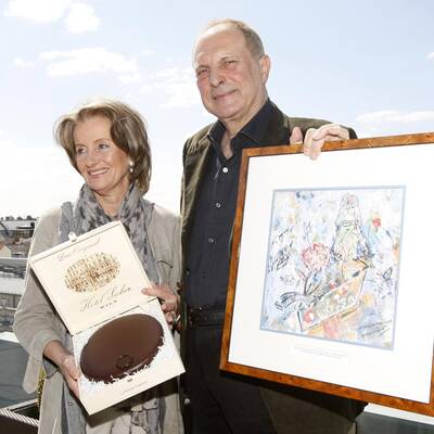 Christian Ludwig Attersee designt neue Sachertorten-Kiste