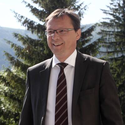 Erste Pressekonferenz Montagmittag