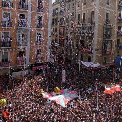 Die Stiere werden wieder durch die Stadt getrieben