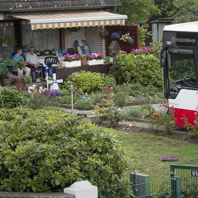 Horror-Crash in Hamburg: Feuerwehr kracht in Linienbus