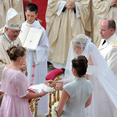 Charlene in einem Traumkleid von Armani