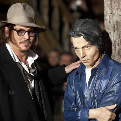 Johnny Depp enthüllt Statue von sich