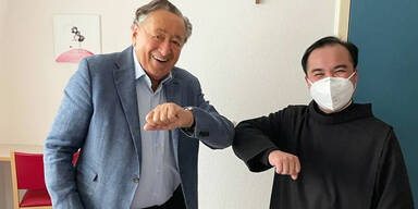 Richard Lugner bekommt Corona-Impfung | M&ouml;rtel aus Spital entlassen