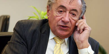 Mörtel im Pech: Auto abgeschleppt