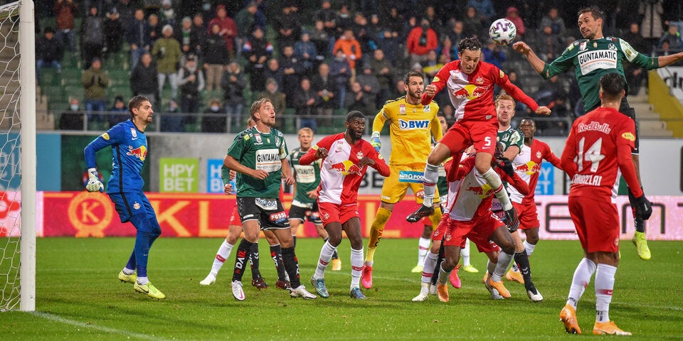 Salzburgs 'Bullen' mühen sich zu Sieg in Ried