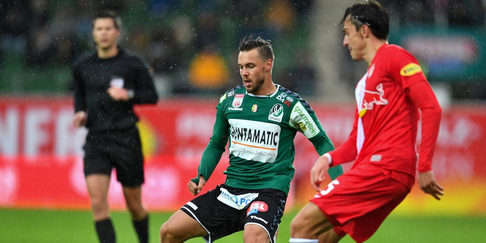 Salzburgs 'Bullen' mühen sich zu Sieg in Ried