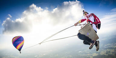 Das ist die 125-Meter-Schaukel von Red Bull