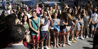 Rihanna-Fans vor dem Sacher