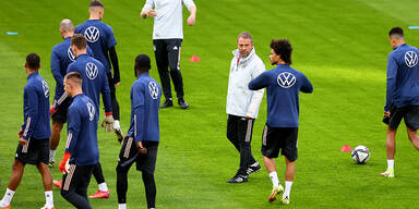 Flick-Elf plant Tor-Gala gegen Rum&auml;nien