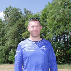 Fallschirmspringer knallt auf Boden - tot