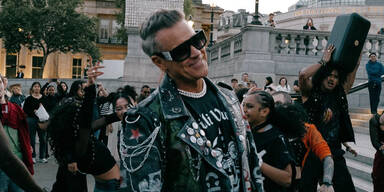 Robbie Williams wird jetzt zum coolen Rocker!