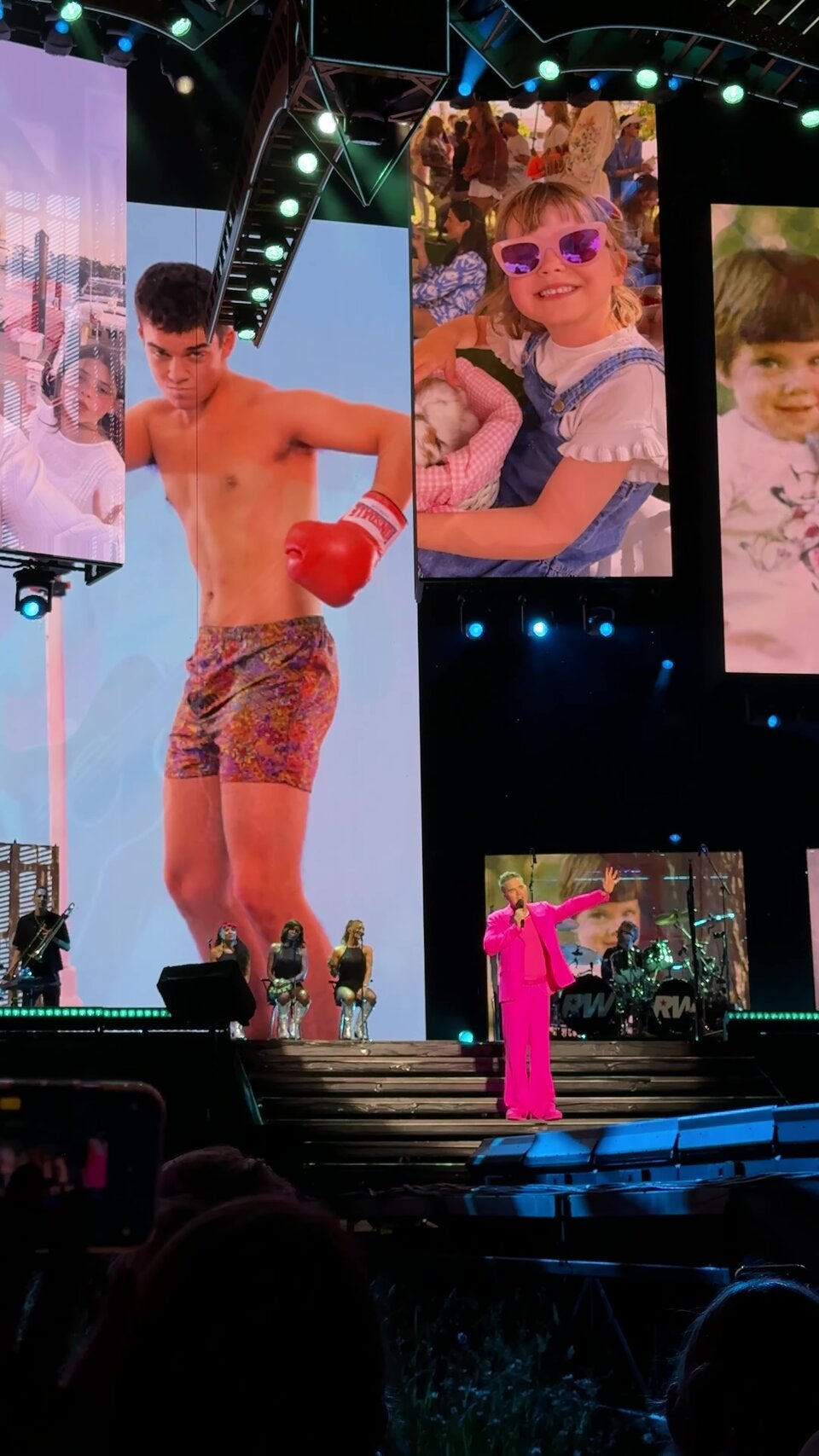Heute zeigt uns Robbie seine Kinder!
