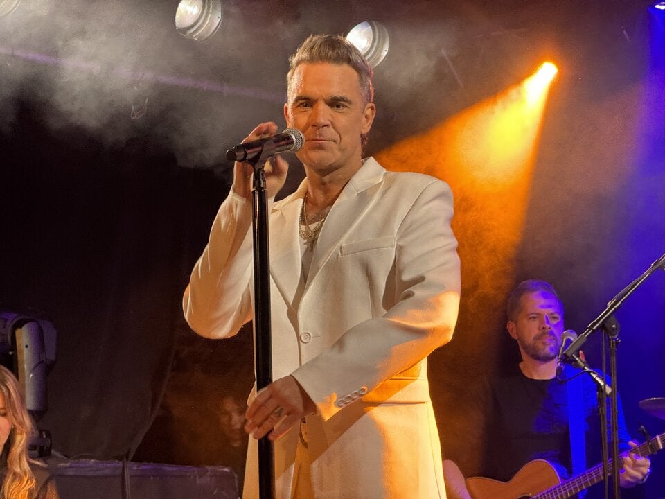 Robbie Williams wird jetzt zum coolen Rocker!