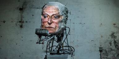 Roboter liest Leviten