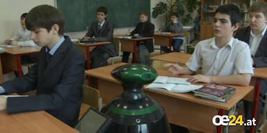 Roboter geht f&uuml;r Bub in die Schule