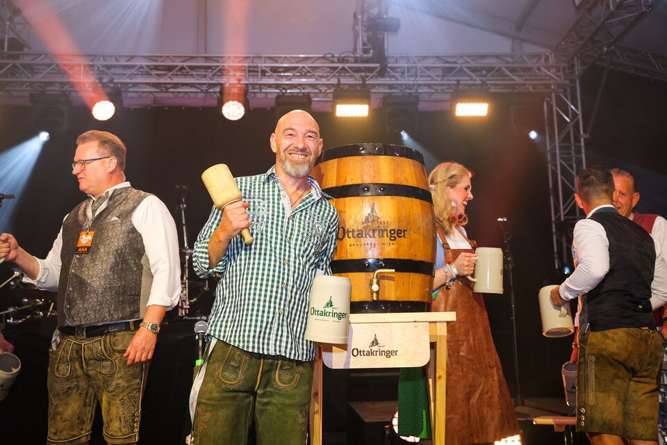 Roman Gregory beim Bieranstich