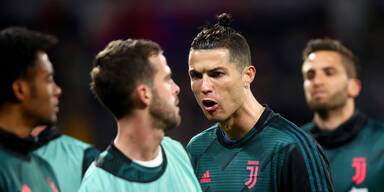 Ronaldo beim L&auml;stern &uuml;ber Mitspieler gefilmt