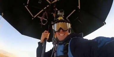 Erik Roner: Basejump mit Regenschirm