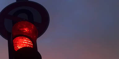 90-J&auml;hrige ging bei Rot &uuml;ber Stra&szlig;e - niedergefahren