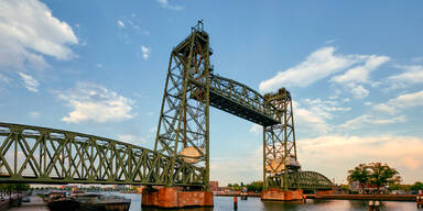 Mega-Wirbel um Br&uuml;cken-Abbau f&uuml;r Bezos-Jacht
