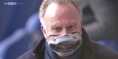 Rummenigge &uuml;berrascht bei Bayern-Spiel mit Austro-Maske | Was der Spezial-Mundschutz kann