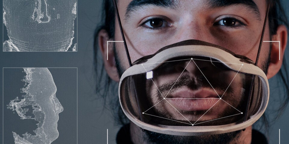 Rummenigge überrascht bei Bayern-Spiel mit Spezial-Maske aus Österreich