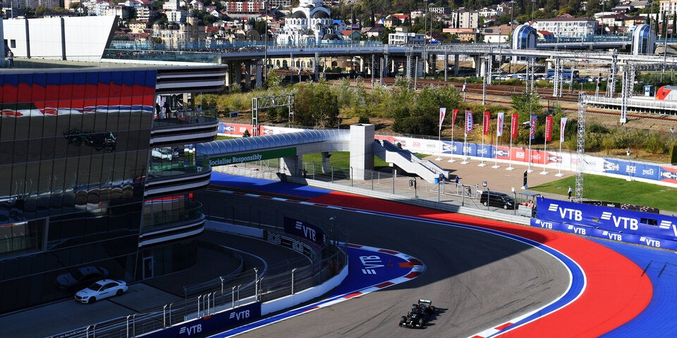 Bottas triumphiert in Sotschi - Hamilton trotz Strafe Dritter