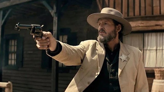 „Rust“: Skandal-Western sorgt jetzt bei uns im Kino für Gänsehaut