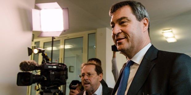 Stürzt Merkel über Asyl-Kurs?