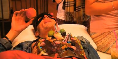 Lory Glory darf Emilio vernaschen 