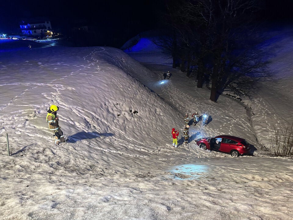 Unfall Fahrzeug abgestürzt Söll