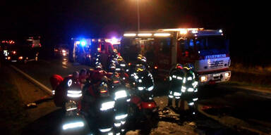 Pkw-Lenker nach Unfall eine Stunde eingeklemmt