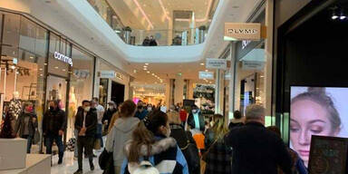 Mega-Ansturm auf Sonntags-Shopping