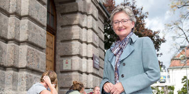 Ex-Ministerin Schmied unterrichtet nun