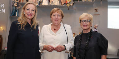 Angela Merkel war im Marionettentheater zu Gast.