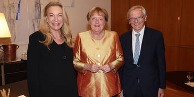 Angela Merkel mit Festspiel-Präsidentin Kristina Hammer und Alt-Kanzler Wolfgang Schüssel