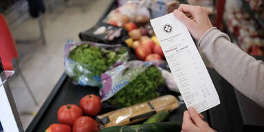Immer mehr Studenten m&uuml;ssen im Sozialmarkt einkaufen