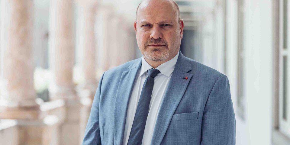 Wartezeit-Verdoppelung: 87 Wochen Wartezeit auf Knie-OP